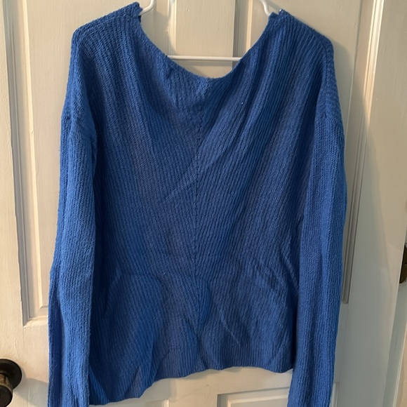 BUNDLE OF SWEATERS - Picture 12 of 13